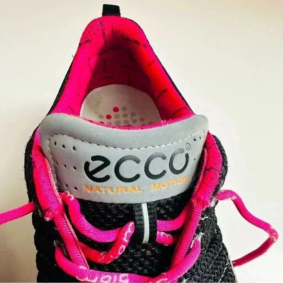 Ecco Biom Train Natural Motion Breast Cancer Awareness Edition Sneakers - Picture 9 of 10